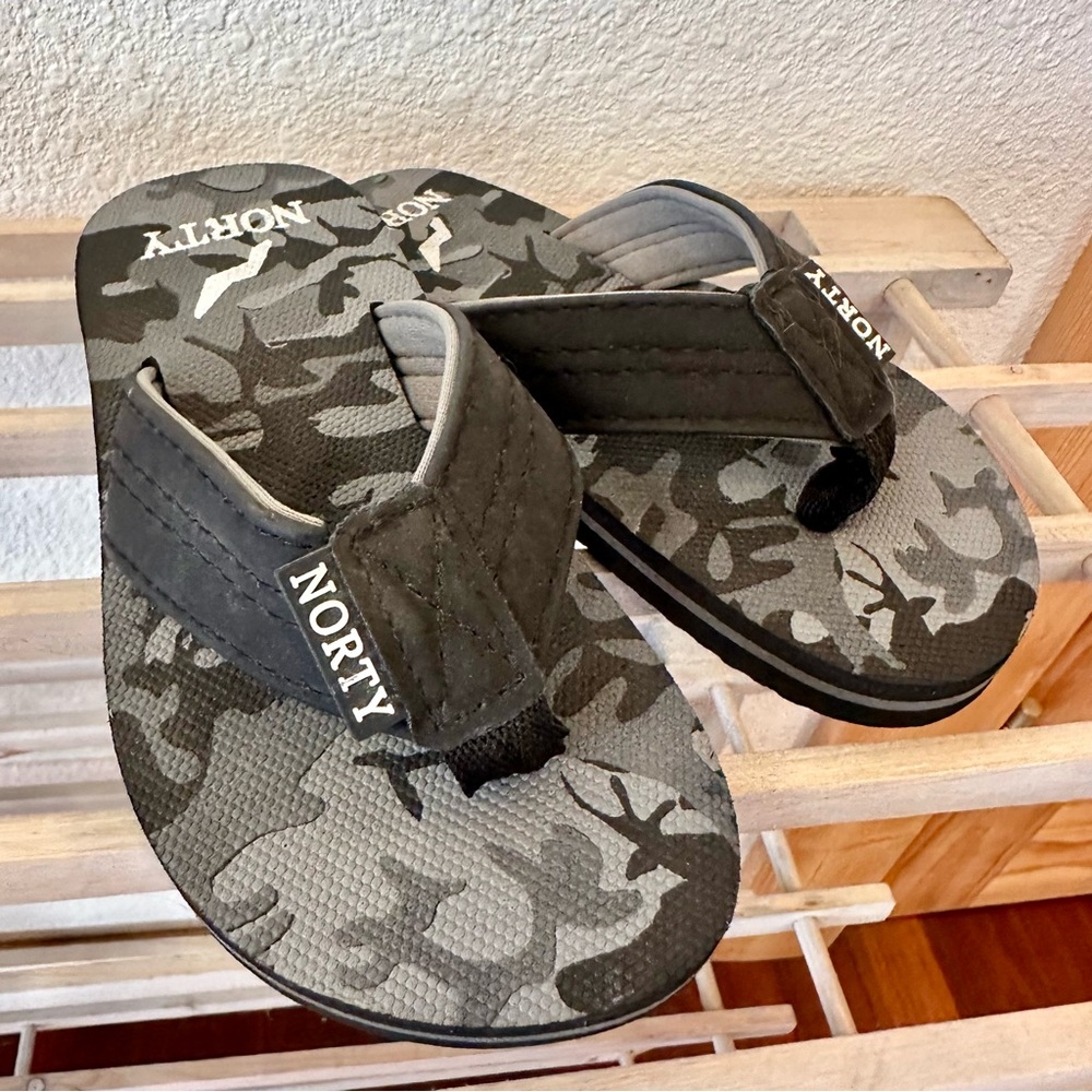 NORDY Kids Camo Flip Flops Black and Gray 11